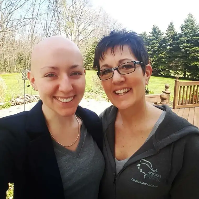 萨曼莎与母亲丽莎