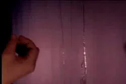 室内降雨的墙壁