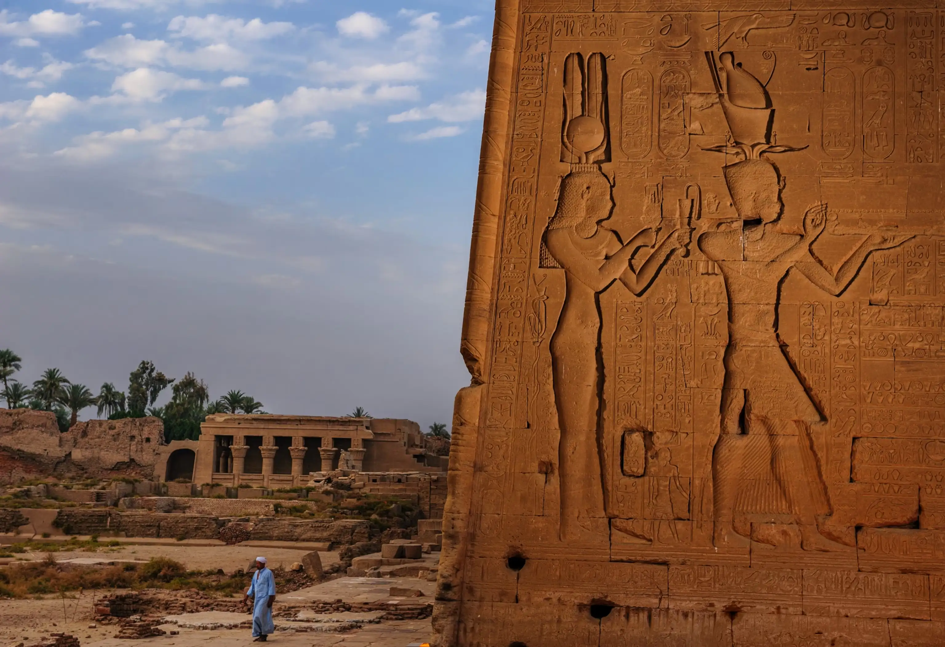 Taposiris Magna神庙的古老墙壁和象形文字