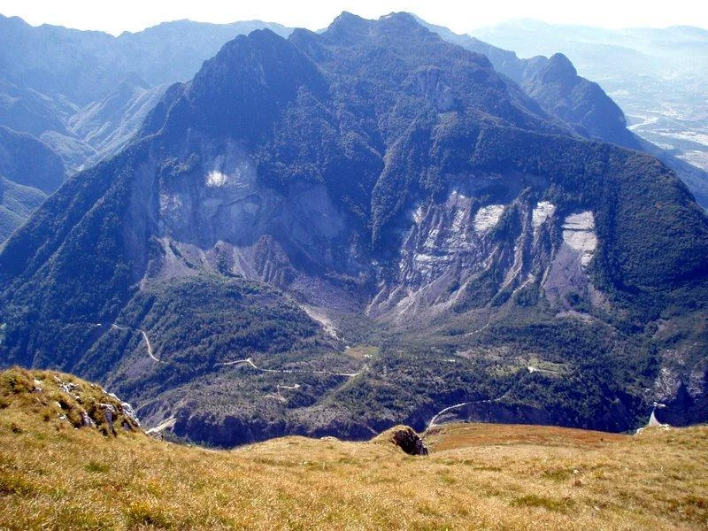 维昂特滑坡后的蒙特托克山体