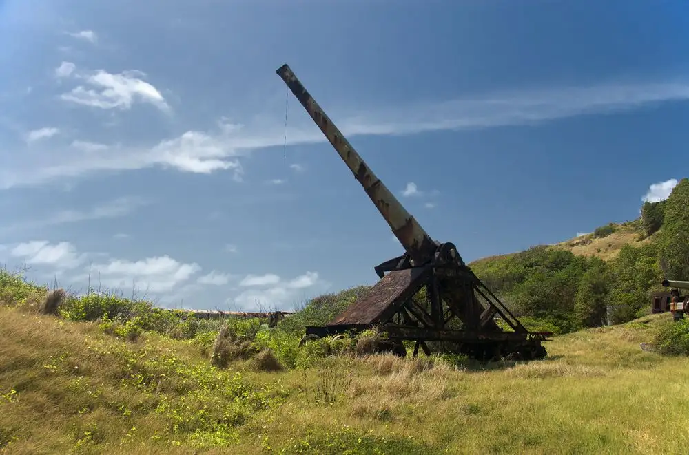 被遗弃的HARP火炮另一个角度。图片来源：Amusing Planet