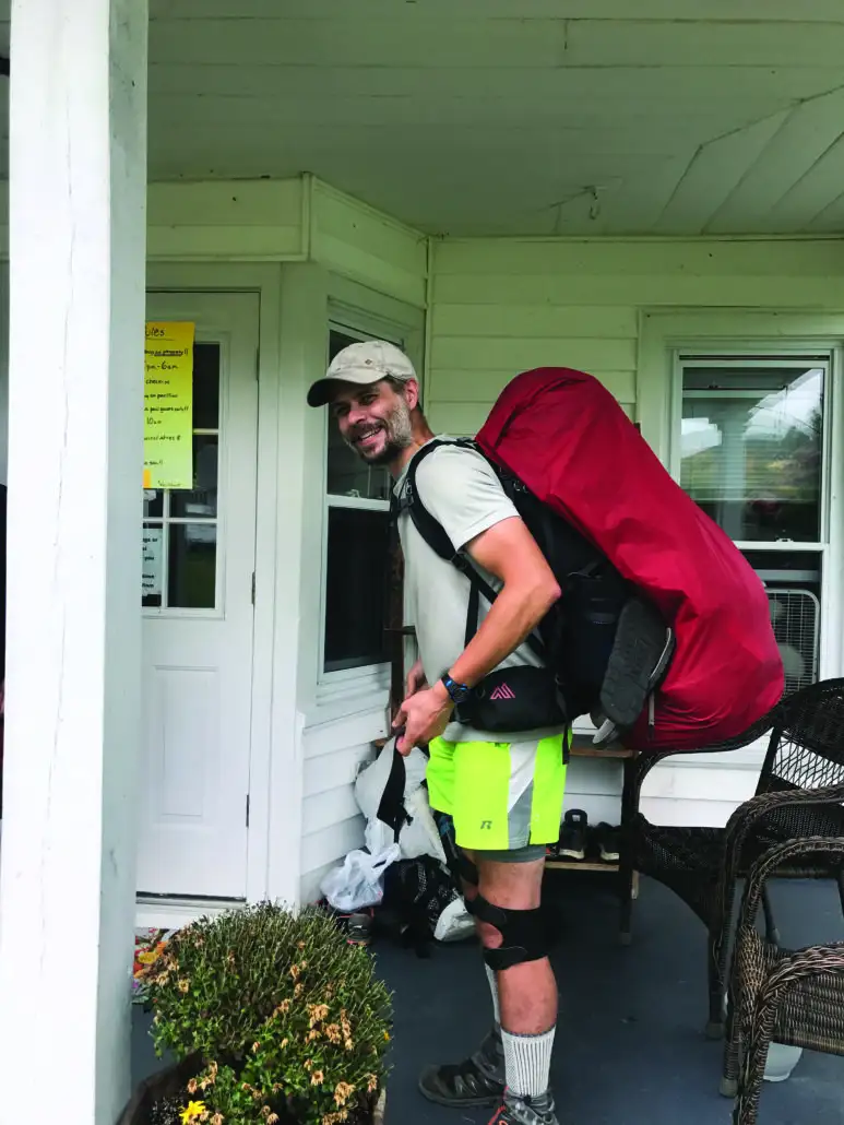 Vance Rodriguez在徒步途中