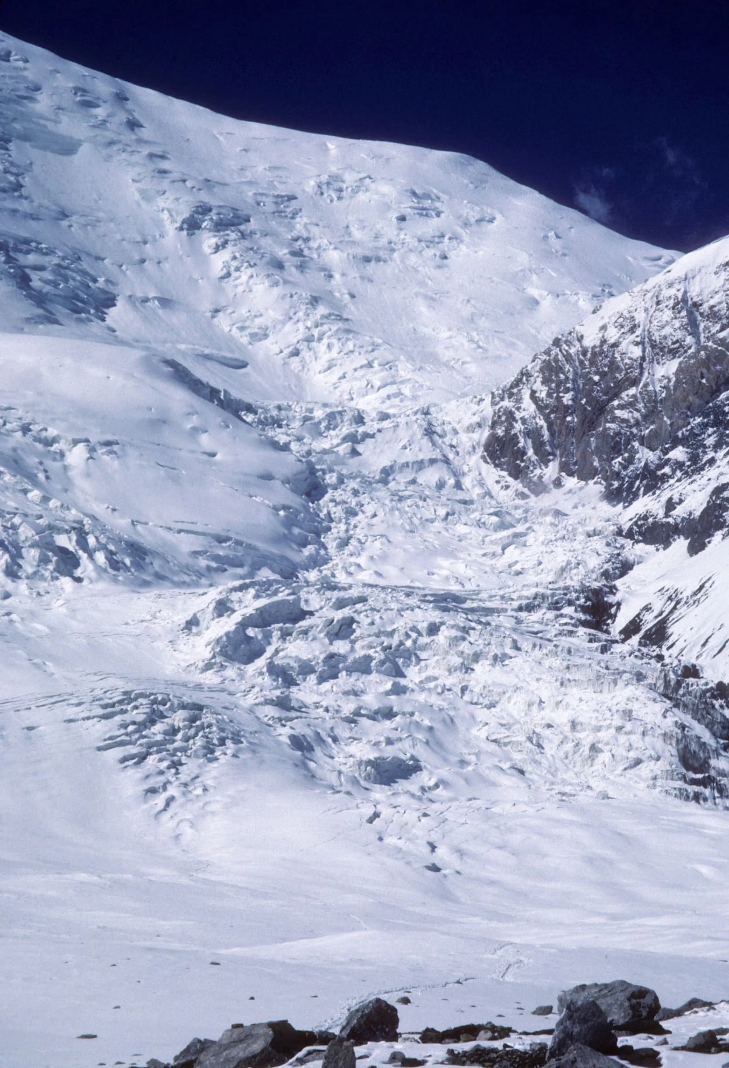 列宁峰的冰川冰瀑区域