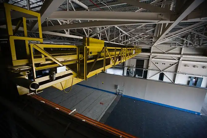 废弃的超导超级对撞机建筑内部