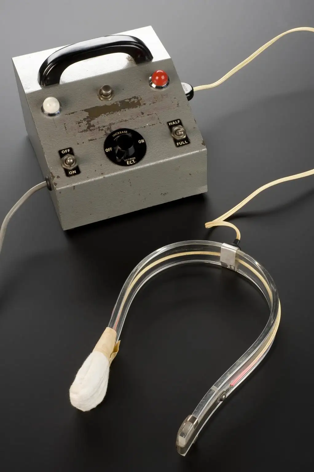 1950年代的ECT电休克治疗机