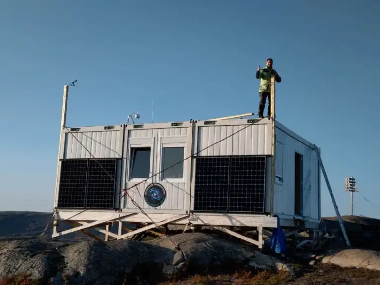 赫斯达伦山谷的地形图和观测站位置