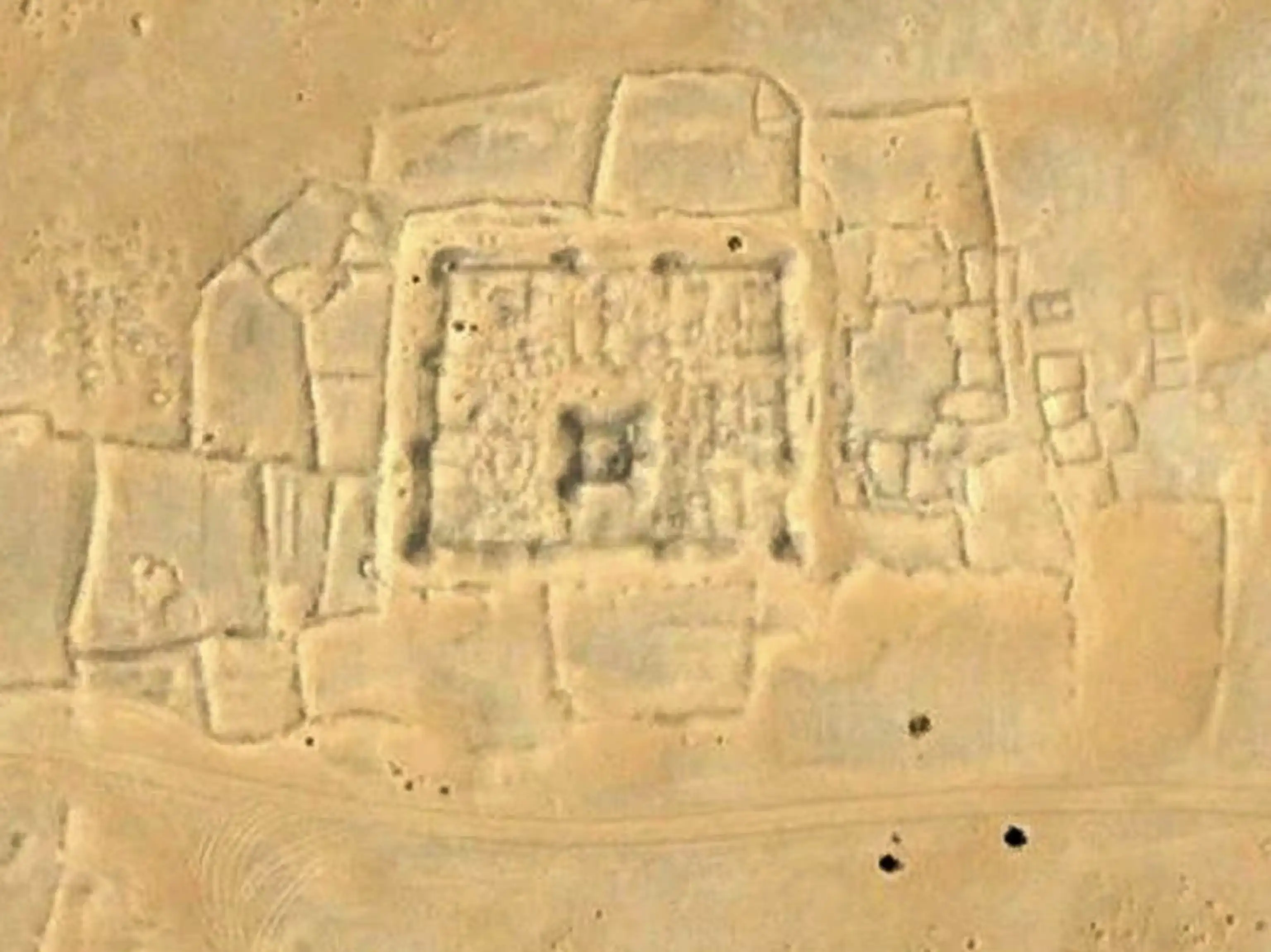 卫星图像揭示的加拉曼特沙漠城堡群