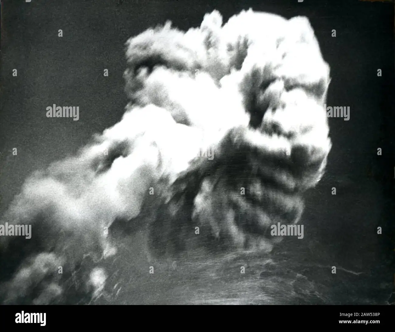 1960年法国在阿尔及利亚雷甘纳进行首次核试验，蓝跳鼠代号由此诞生