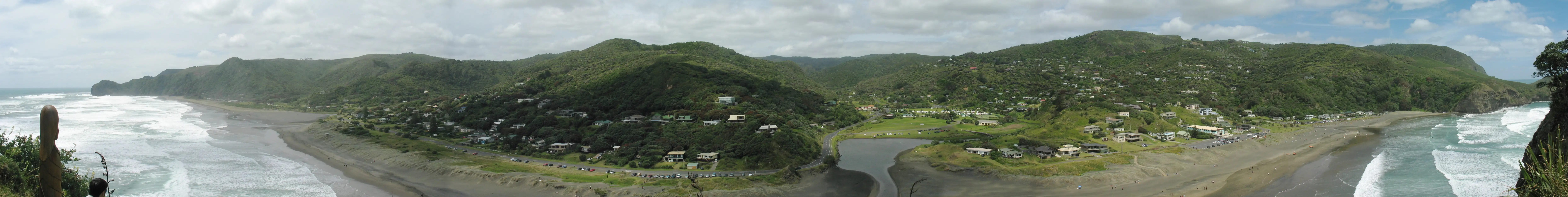 从狮子岩俯瞰Piha海滩