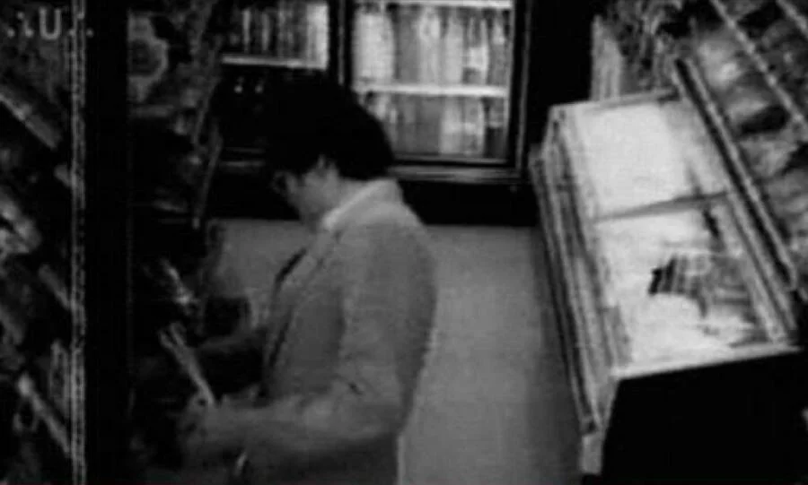 监控录像中的男子