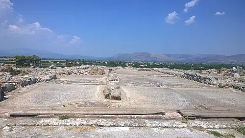 迈锡尼宫殿遗址，这些宏伟的建筑在公元前1200年左右被毁灭