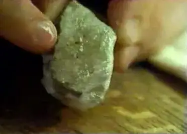 陨石坑钻探岩芯样本