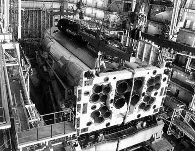 极地号与能源号火箭在拜科努尔组装工厂中