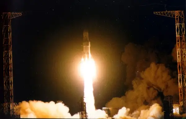 极地号发射升空