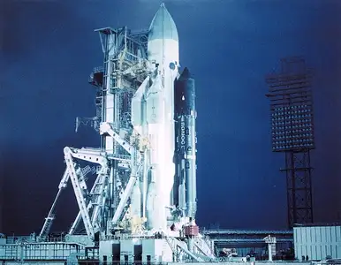 极地号与能源号火箭在组装和燃料设施中