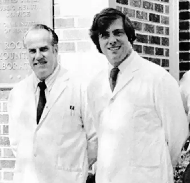 Jorge Benach与Willy Burgdorfer在落基山实验室，1975年6月