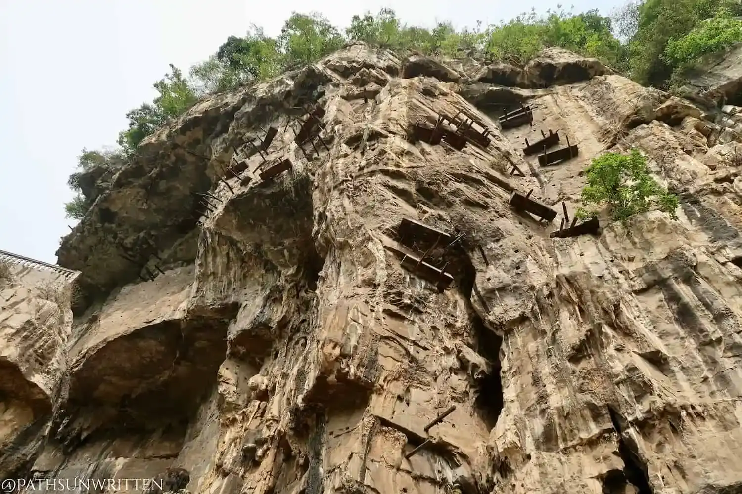 麻塘坝悬棺遗址全景