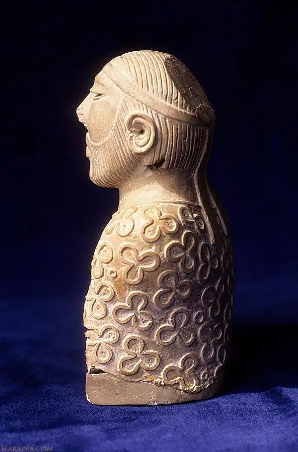 祭司王雕像特写