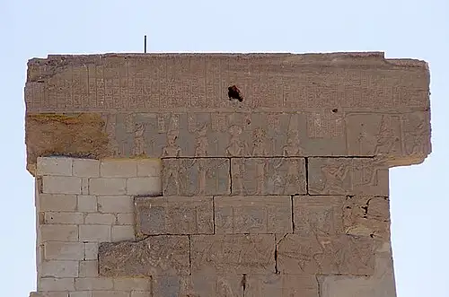 锡瓦绿洲阿蒙神庙遗址细节，展示古代建筑的结构