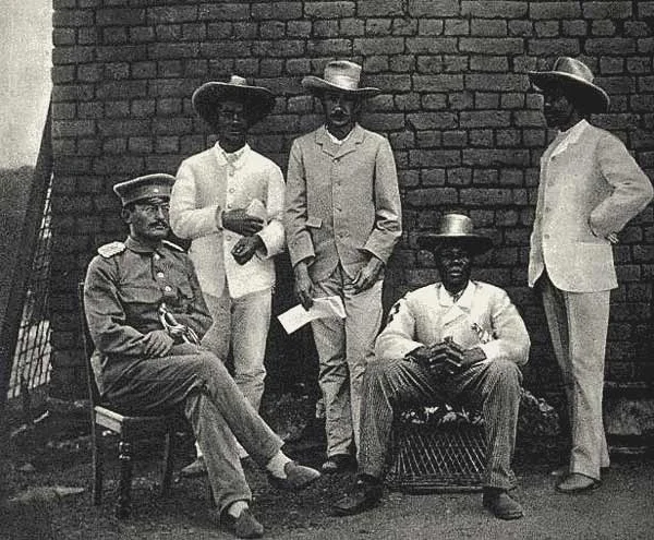 塞缪尔·马赫雷罗与西奥多·洛伊特韦因，1895年