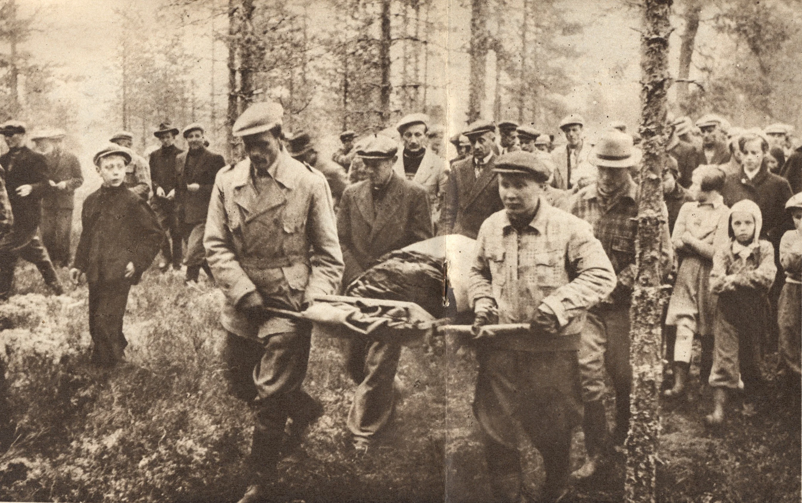 Kyllikki 的尸体被抬出沼泽