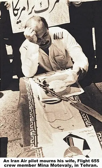 伊朗飞行员在妻子棺木前哀悼