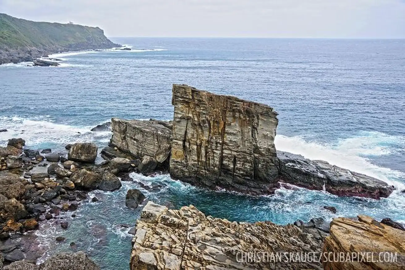 与那国岛崎岖的海岸线