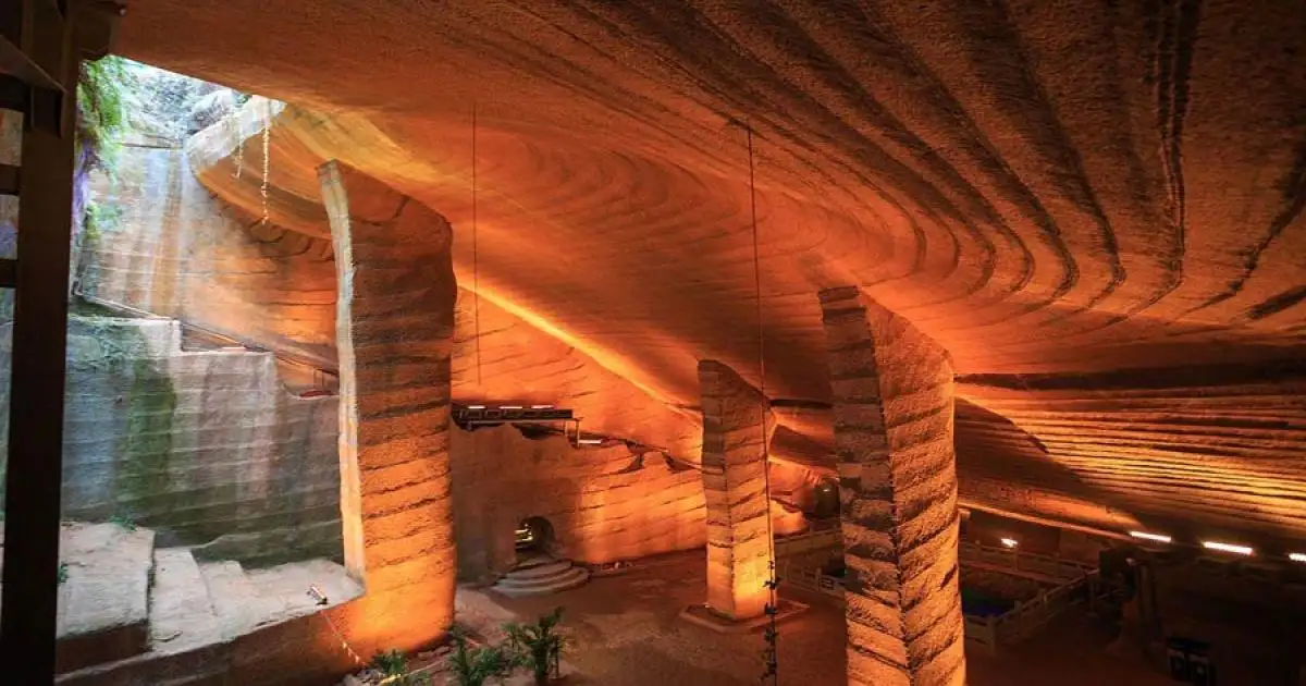 龙游石窟内部结构