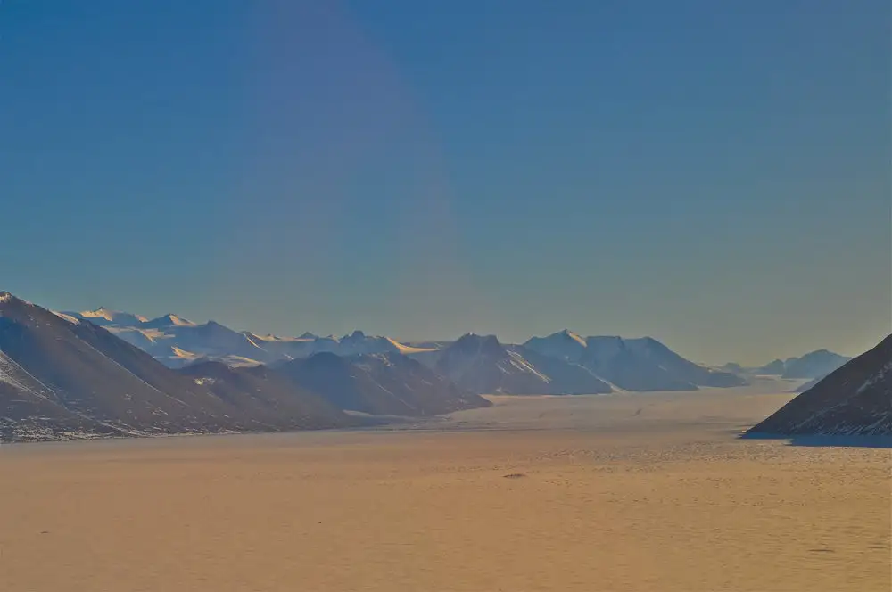 南极麦克默多干谷全景