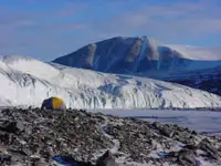 Lake Hoare冰冻湖面