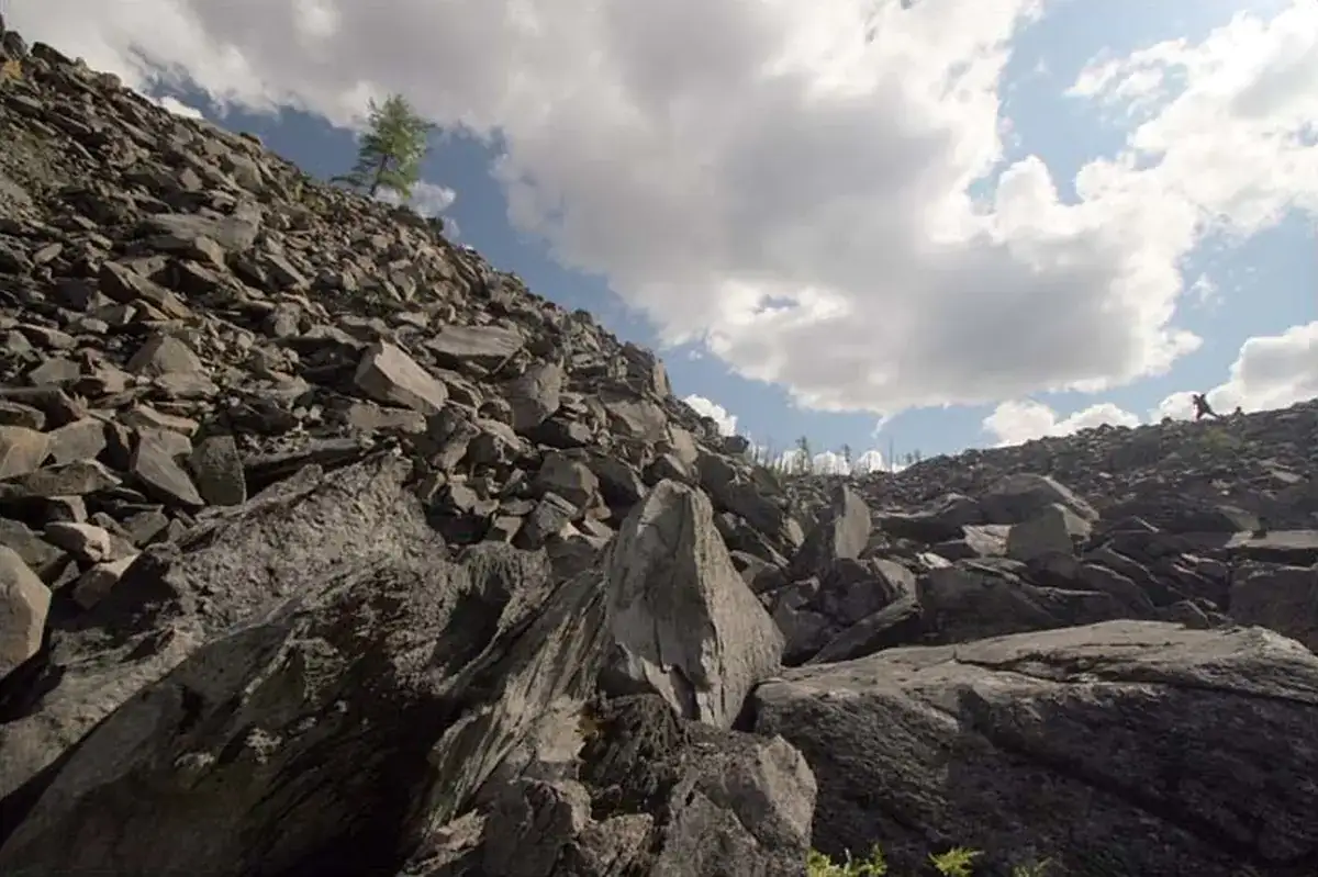 帕托姆斯基陨石坑内景