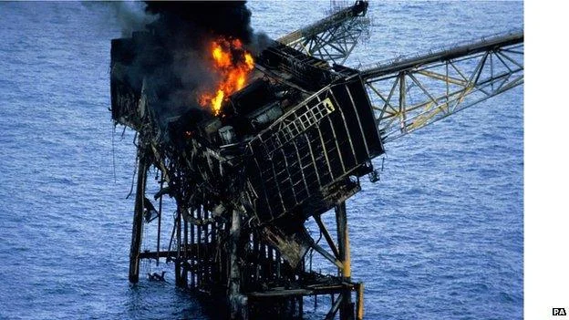 Piper Alpha collapse into sea