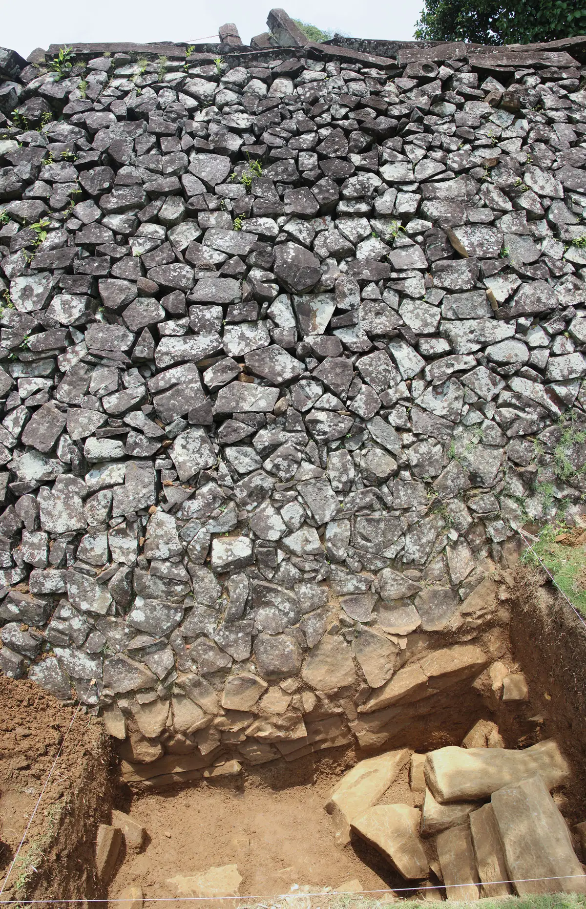 帕东山挡土墙细节