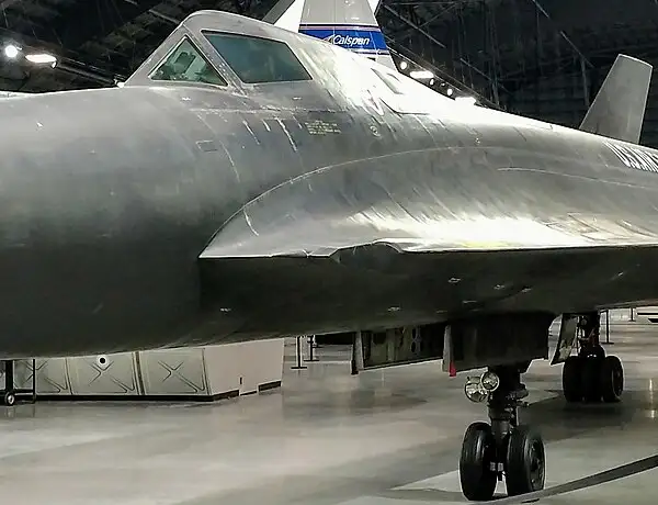 YF-12机头改装细节