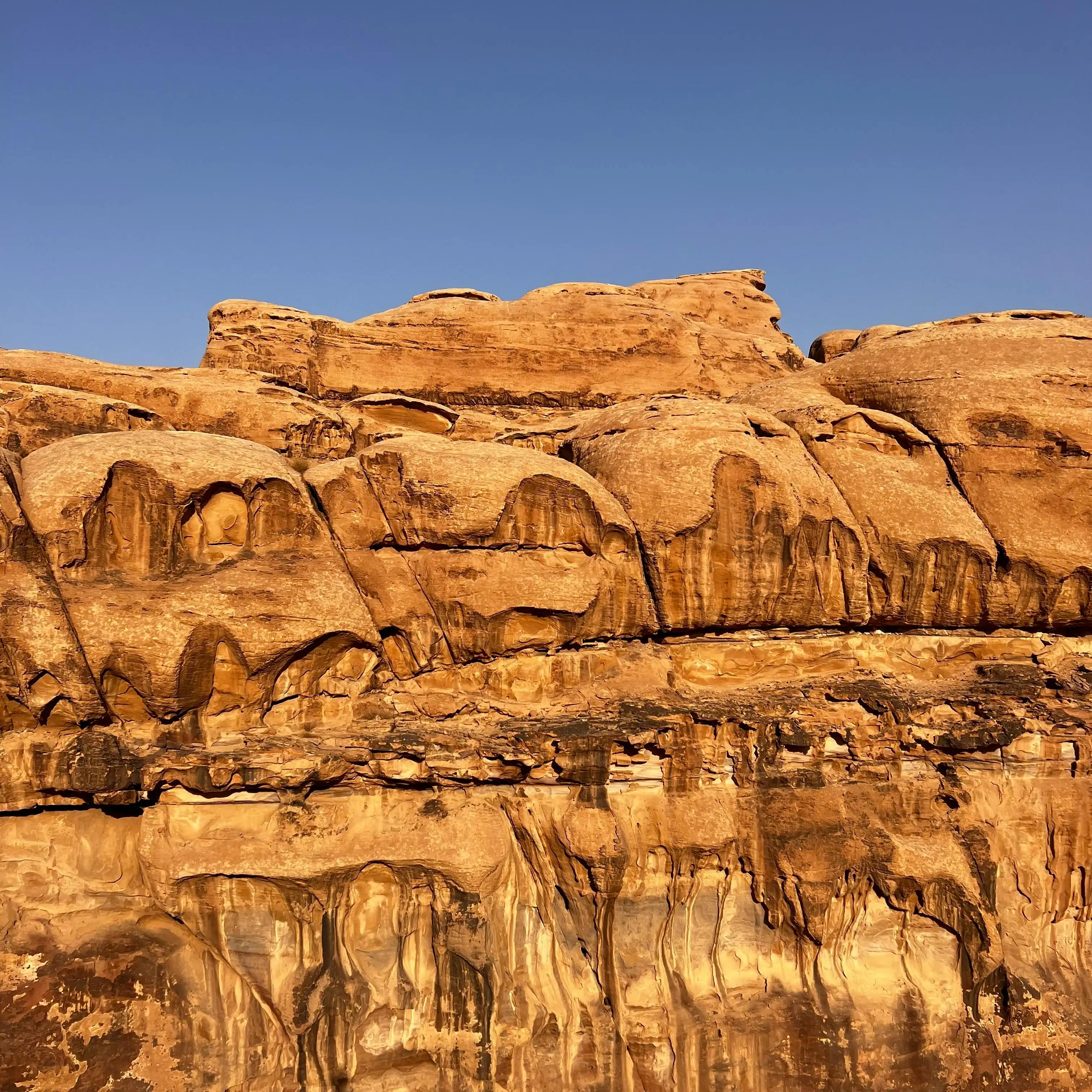 佩特拉宝库在晨光中