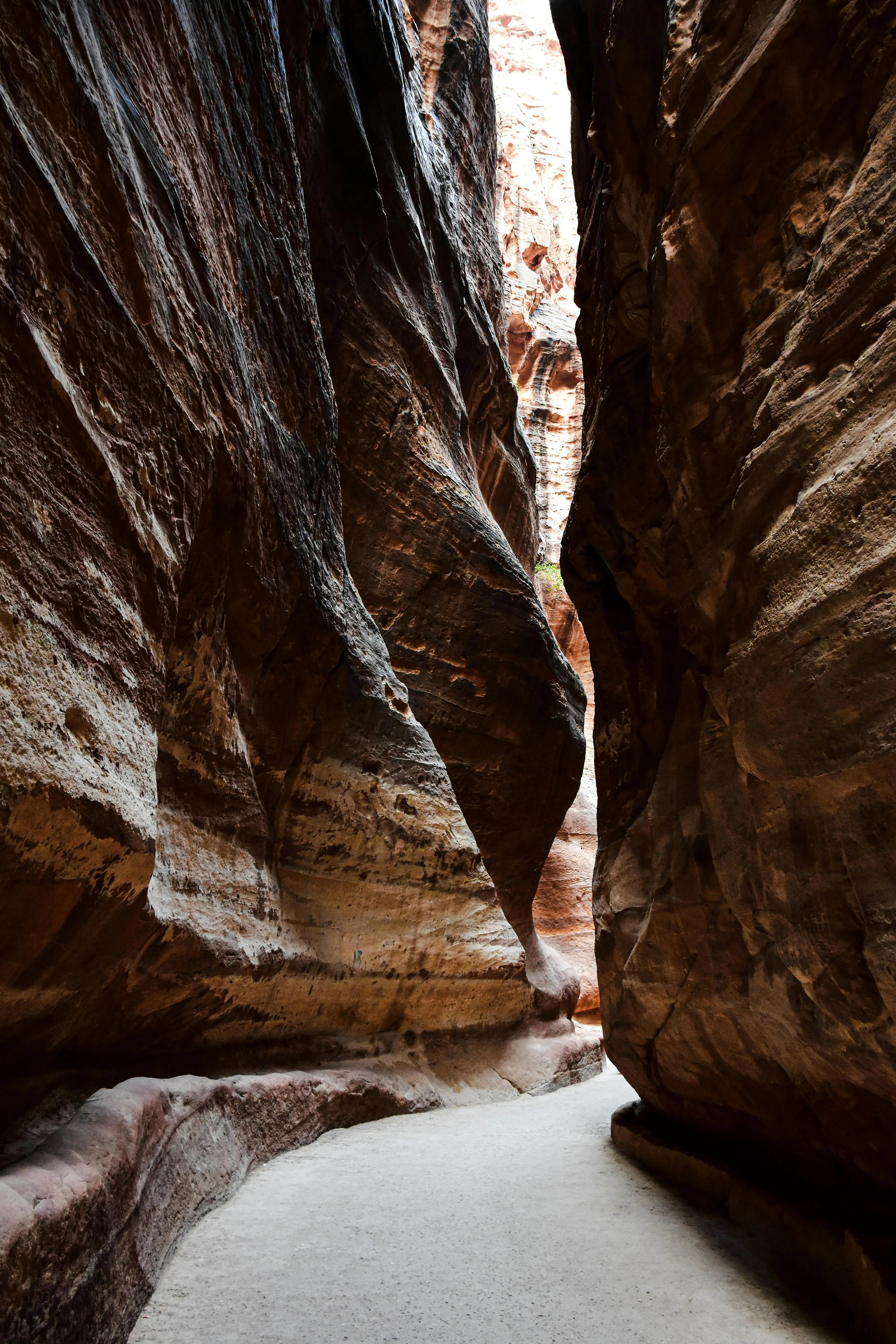 佩特拉峡谷中的蜿蜒小径