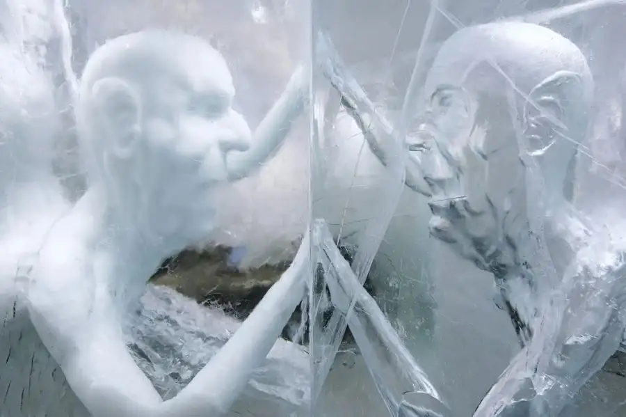 冰酒店内的冰雕艺术