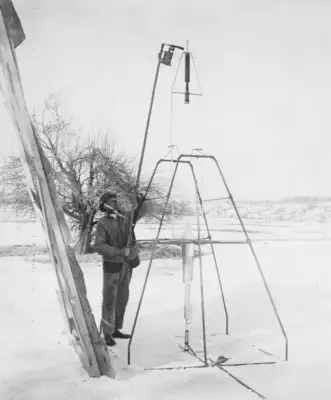 1926年3月16日,亨利·萨克斯点燃世界第一枚液体燃料火箭