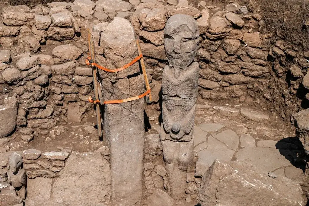 2.3米高的人像雕像