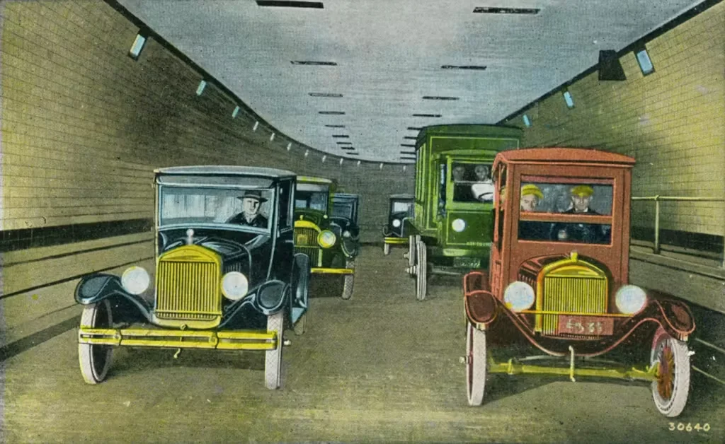 荷兰隧道明信片，1927年。Getty Images。