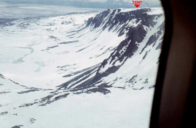 从直升机上俯瞰基特库艾河谷