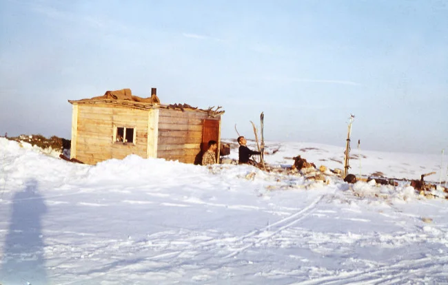 搜救队在奇夫鲁艾山口高原搭建的小屋