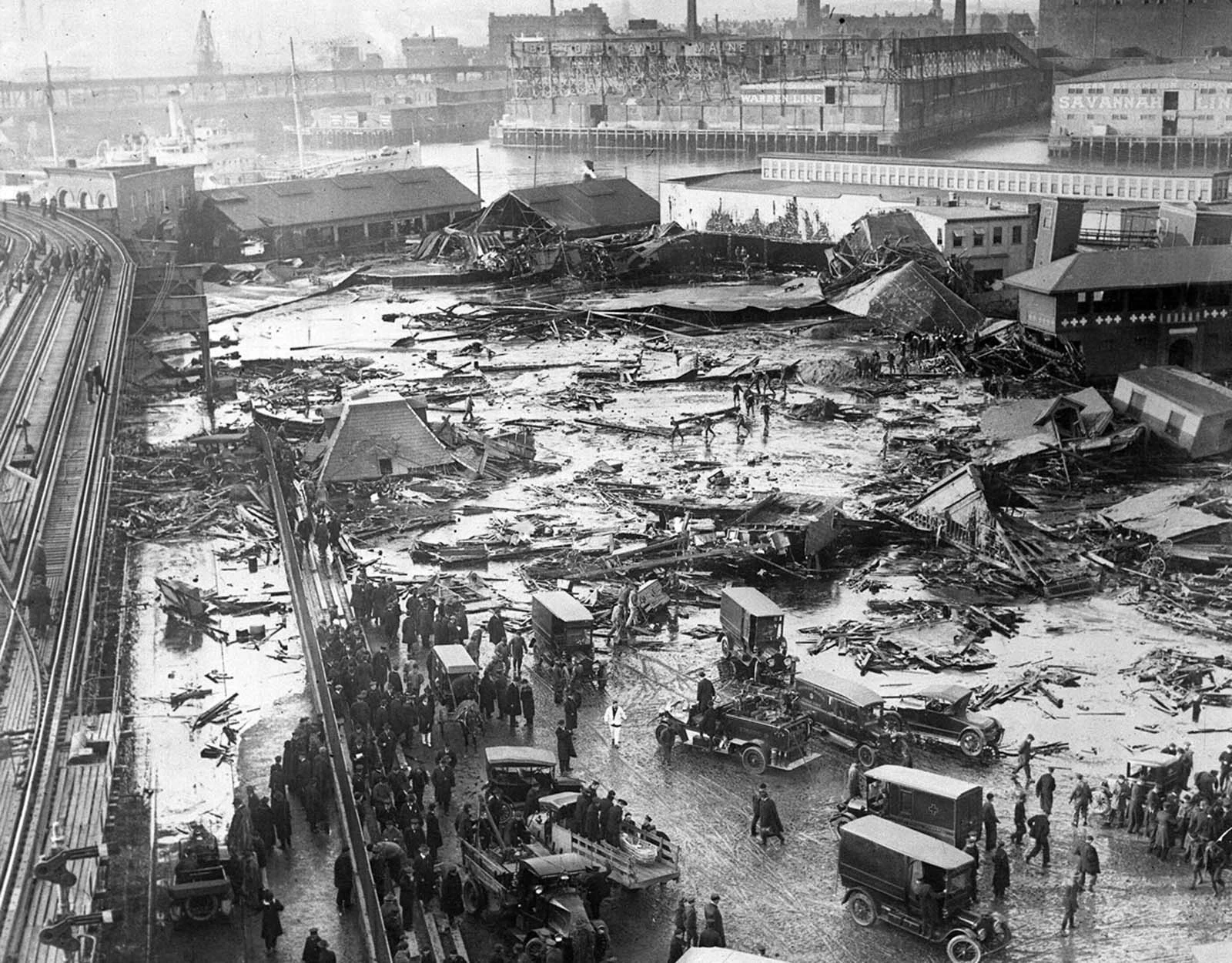 1919年波士顿糖蜜灾难航拍图，显示被糖蜜淹没的整个街区
