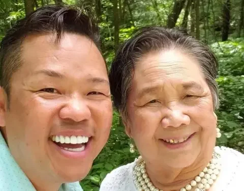 Tou Ger Xiong与母亲