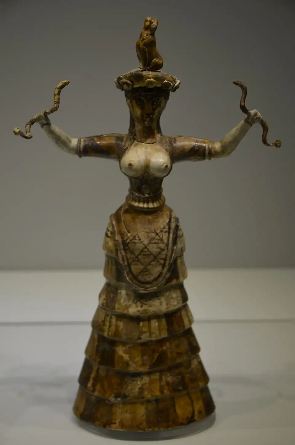 米诺斯蛇女神雕像