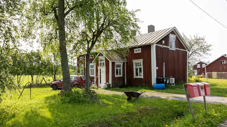 Karf家庭在Pedersöre的红色农舍