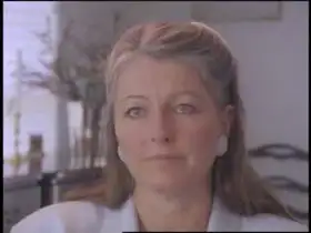 丹妮丝·艾伦，查尔斯的母亲