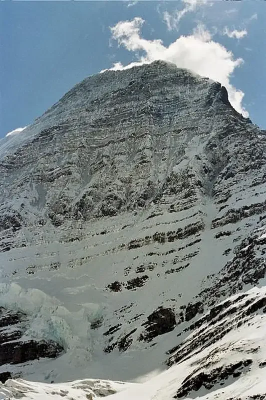 Mount Robson的Emperor Face,北美最具挑战性的岩壁之一