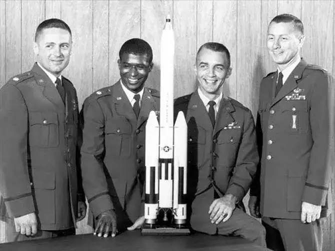 MOL第三批宇航员