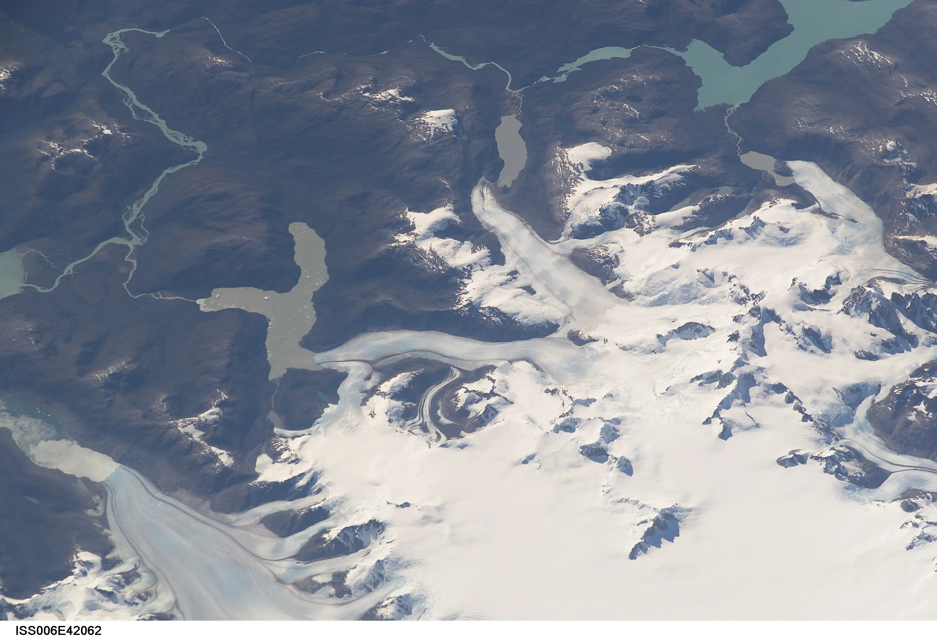 NASA宇航员从太空拍摄的贝加尔湖全景